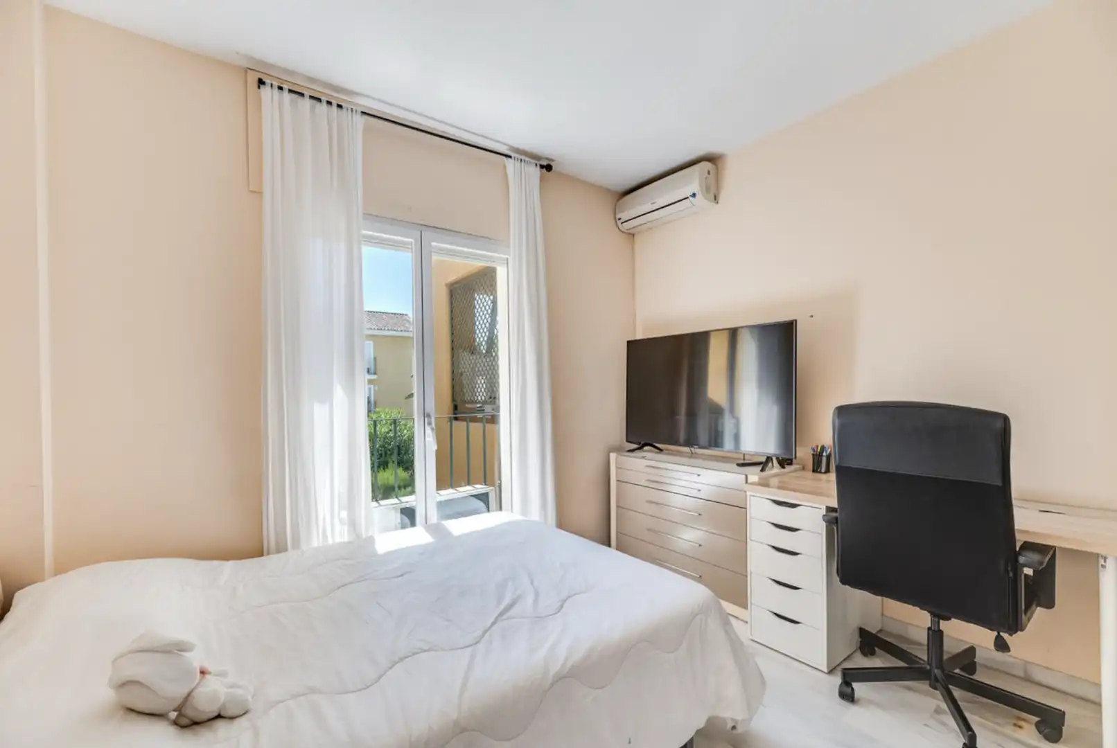 Habitación de Apartamento en venta en Estepona con Aire acondicionado, Calefacción y Terraza
