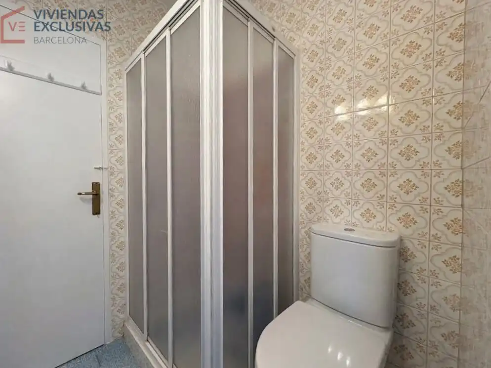 Baño de Piso en venta en Barcelona con Calefacción