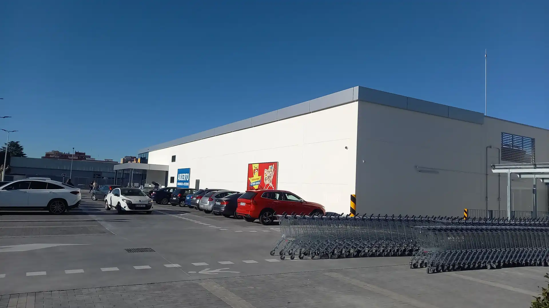 Außenansicht von Fabrikhallen zur Miete in Alcalá de Henares