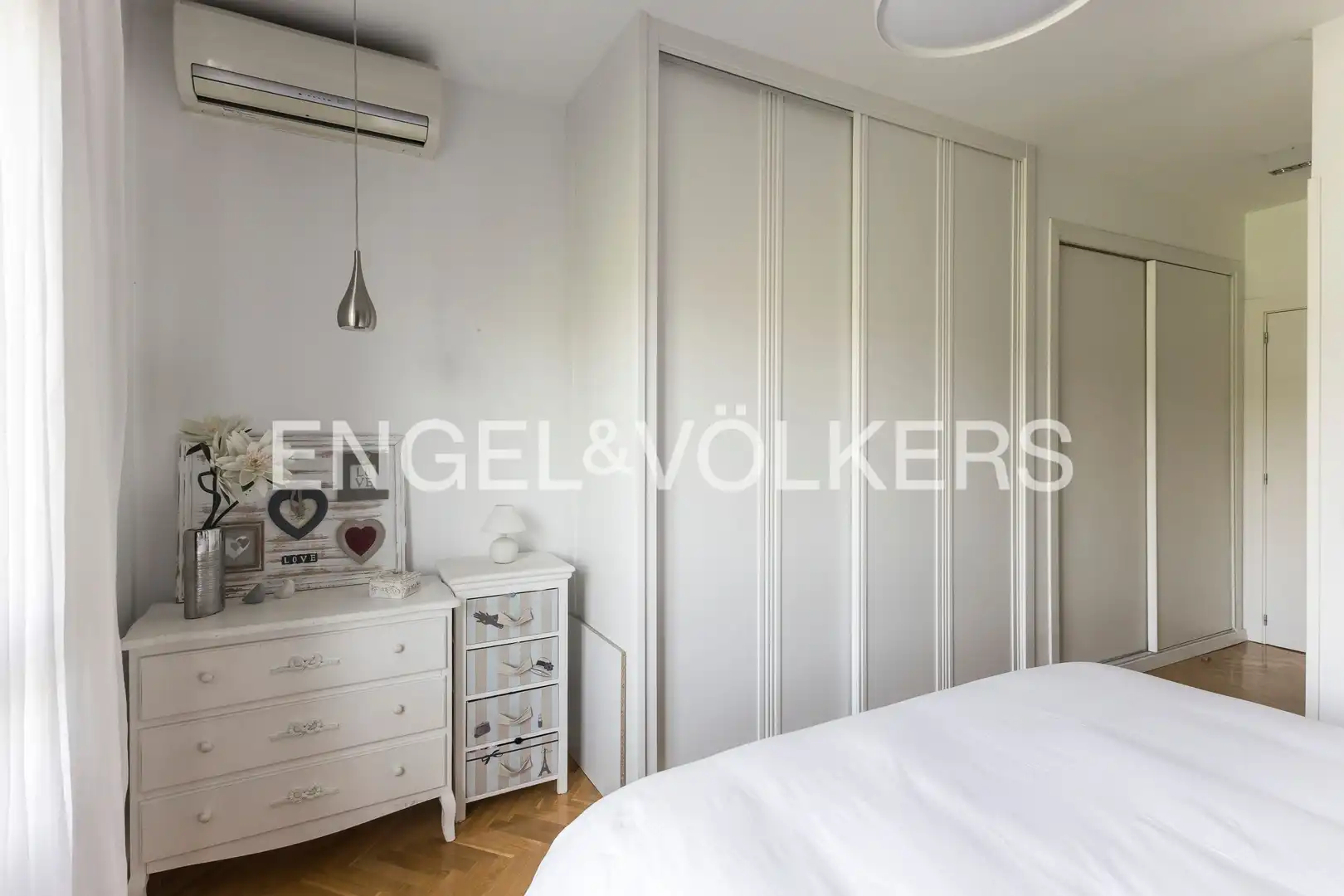 Bedroom of Flat for rent in Madrid  with Air Conditioner, Heating and Private garden