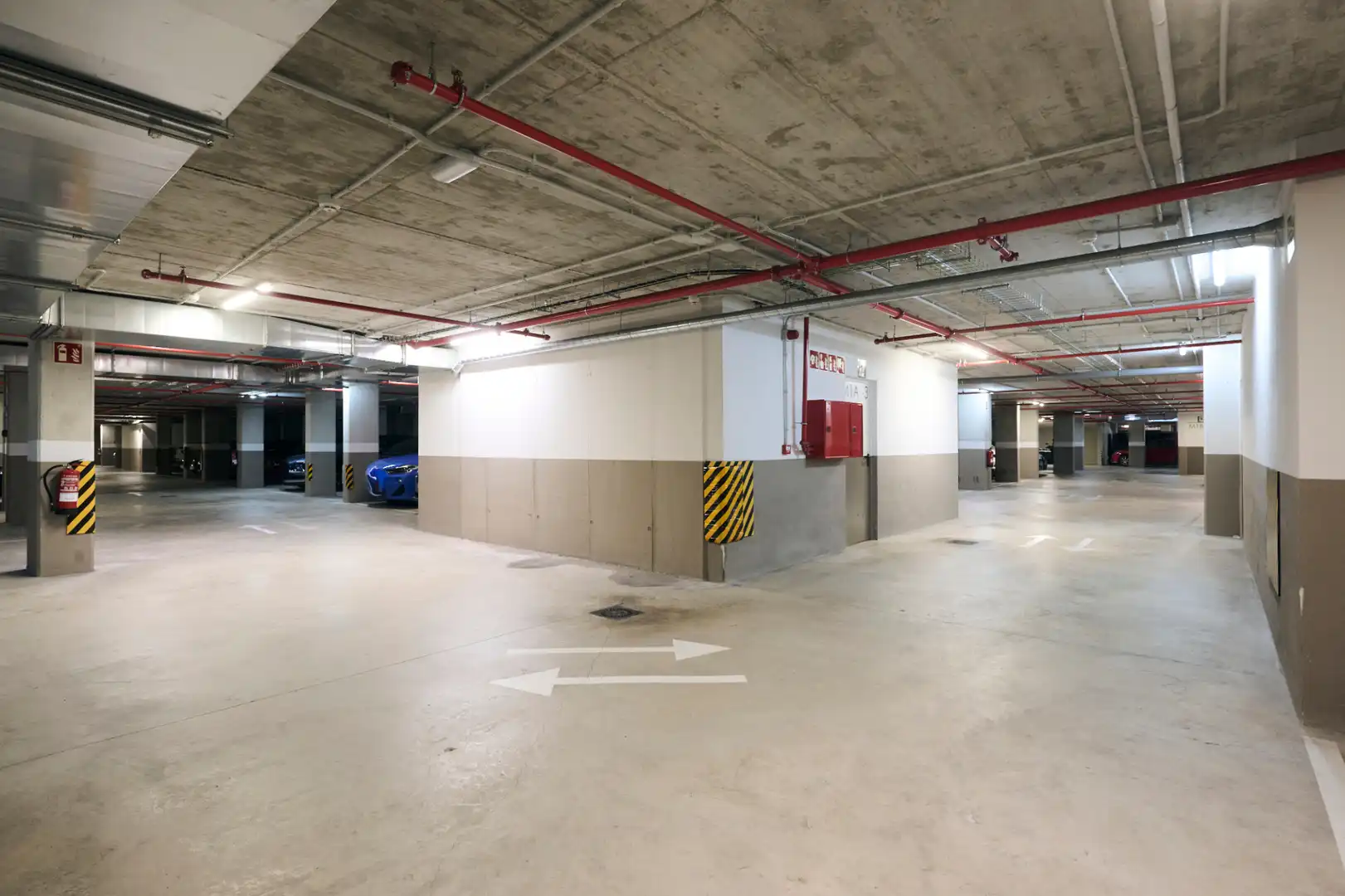 Aparcament de Pis en venda en L'Hospitalet de Llobregat amb Aire condicionat, Calefacció i Parquet