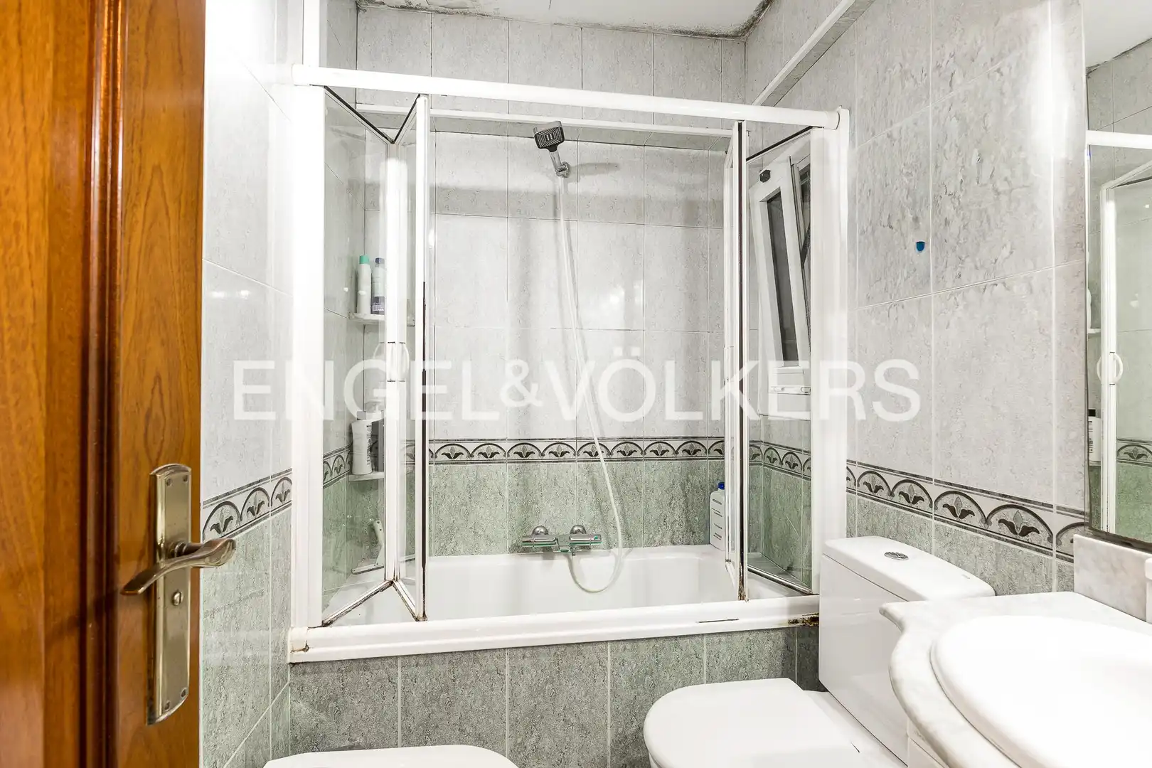 Baño de Piso en venta en Barcelona con Calefacción y Balcón