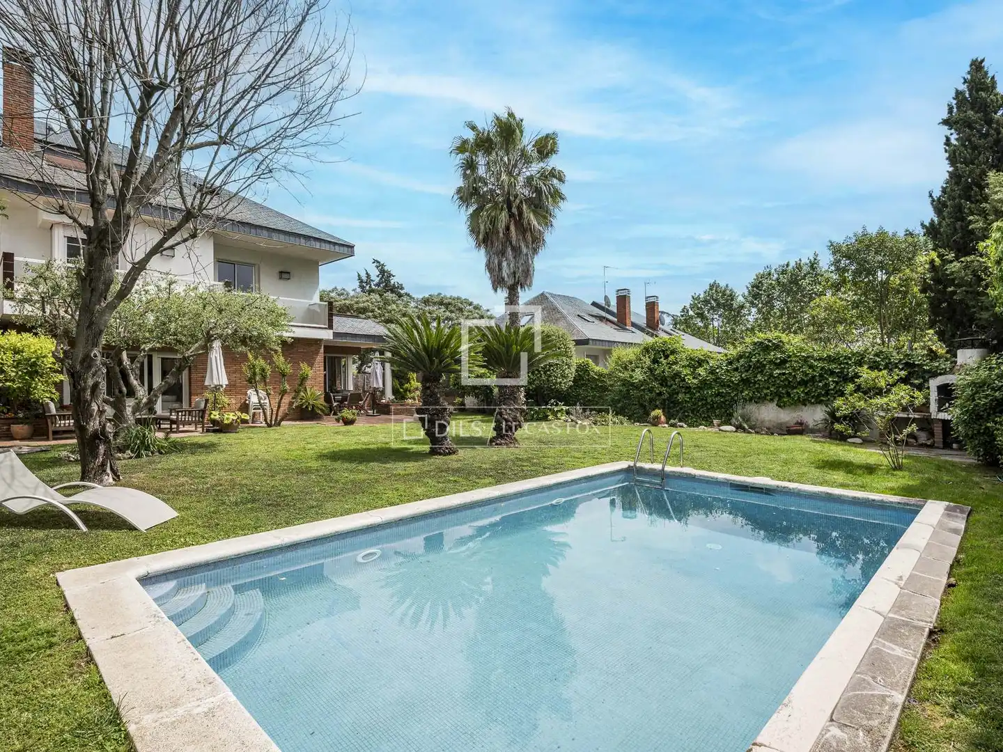Garden of Houses for sale in Sant Cugat del Vallès  with Air Conditioner, Heating and Private garden