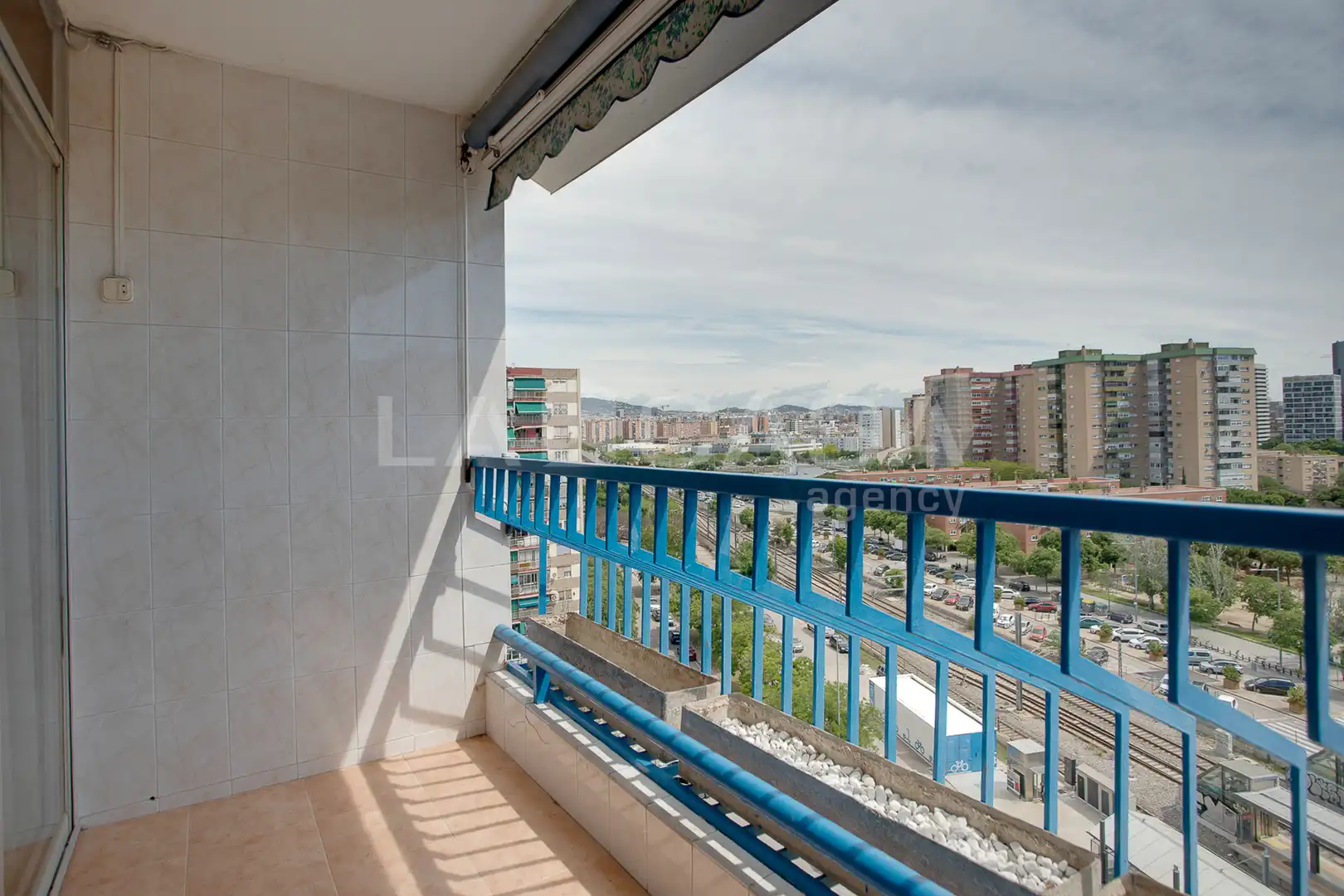 Terraza de Piso en venta en L'Hospitalet de Llobregat con Calefacción y Balcón