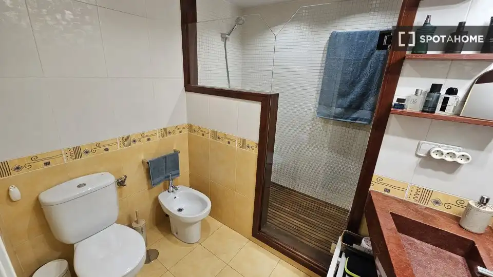 Bathroom of Flat for rent in Murcia  with Air Conditioner, Heating and Furnished