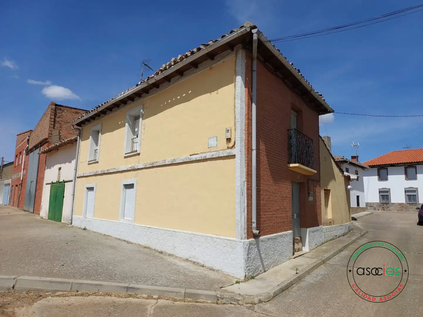 Vista exterior de Casa adosada en venda en Melgar de Arriba amb Jardí privat