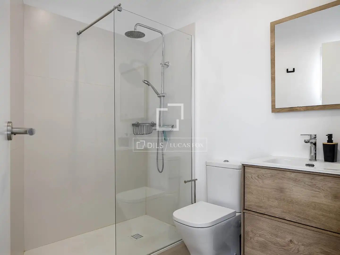 Bathroom of Flat for rent in Barcelona  with Air Conditioner, Heating and Terrace