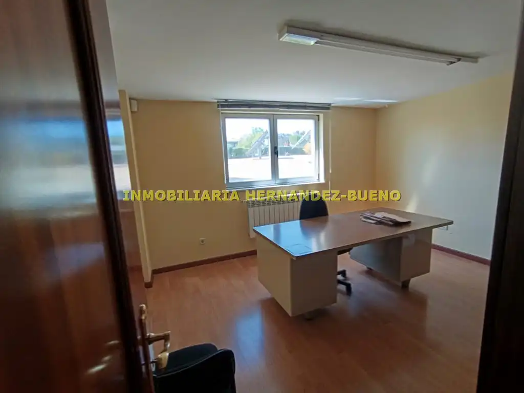 Büro zur Miete in Salamanca mit Klimaanlage, Heizung und Möbliert