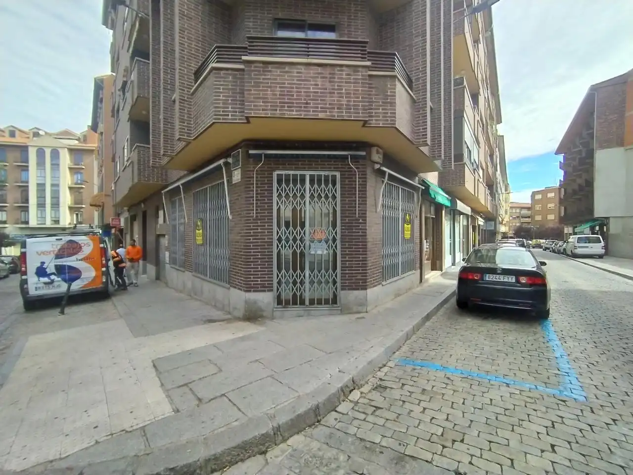 Business premises to rent in Doctor Fleming