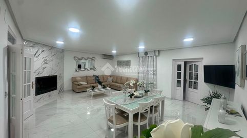 Foto 3 de Casa adosada en venta en Mengíbar, Jaén
