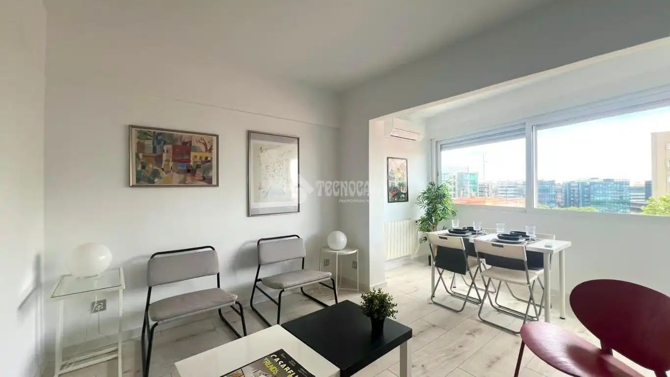 Sala d'estar de Pis en venda en Madrid