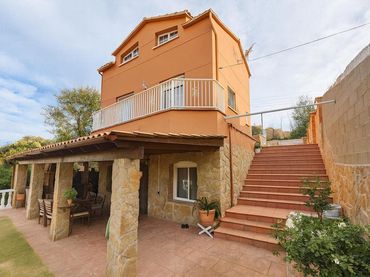 Detached house with balcony for sale in Piera