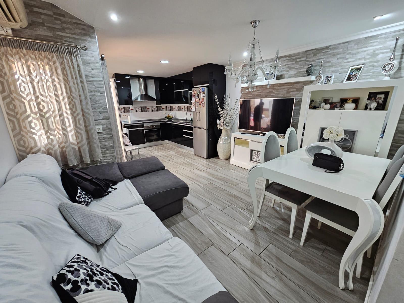Sala d'estar de Apartament en venda en Elda amb Aire condicionat i Calefacció
