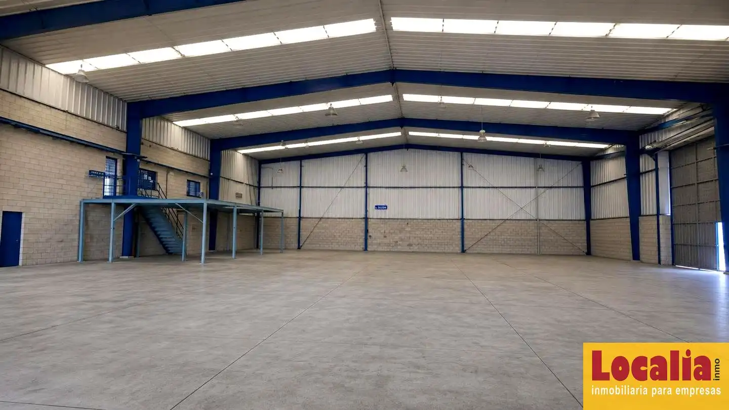 Industrial building for sale in Bayas - Polígono