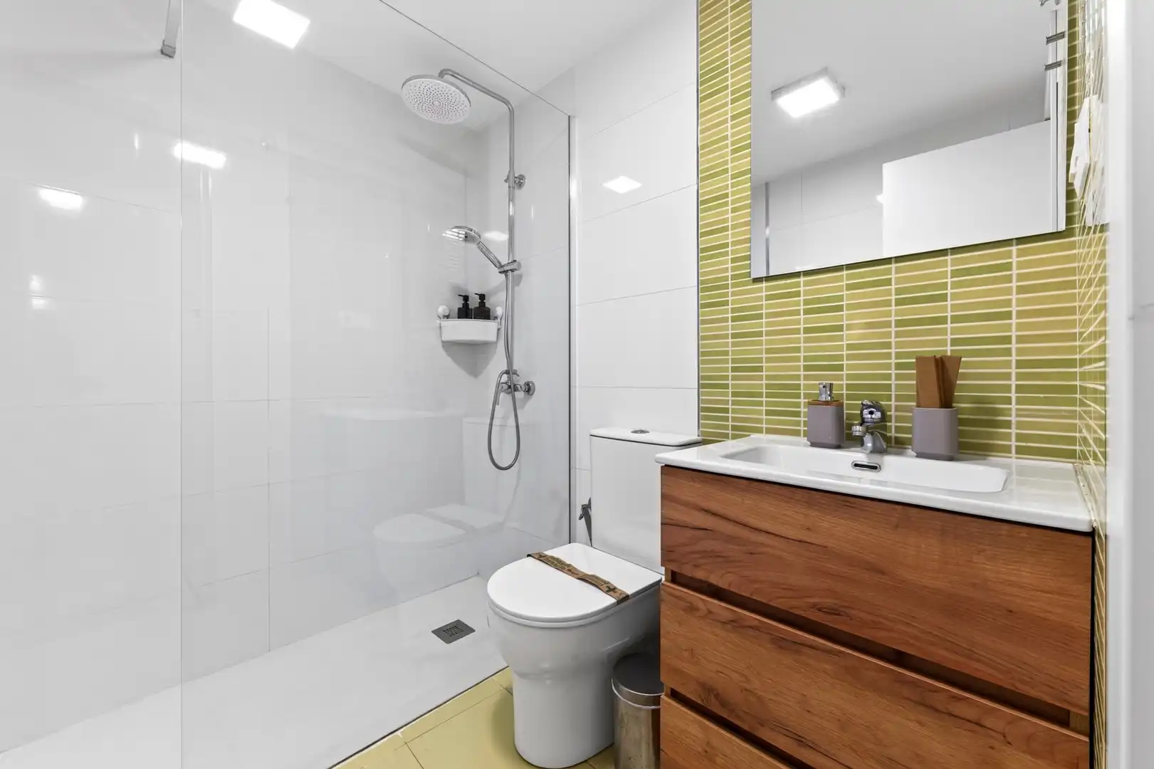Bany de Apartament en venda en Málaga amb Aire condicionat i Moblat