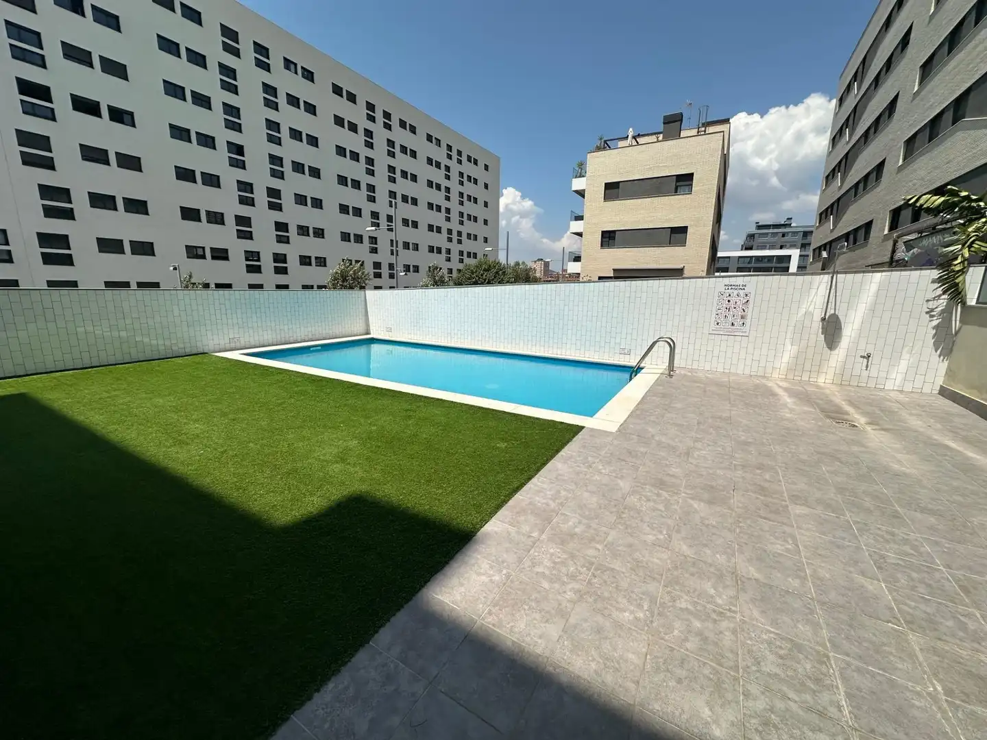 Piscina de Piso de alquiler en Badalona con Calefacción, Parquet y Trastero
