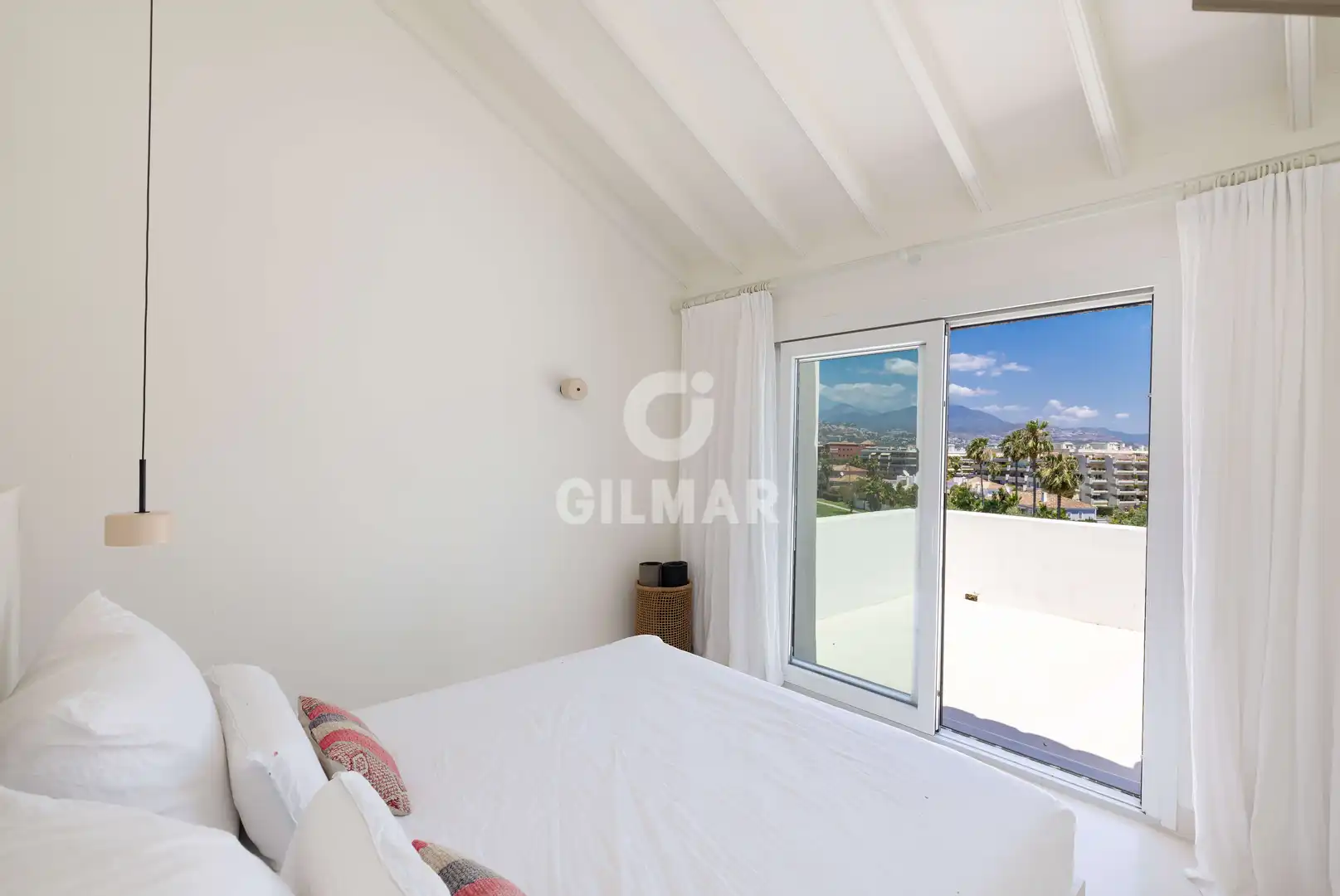 Habitación de Casa adosada en venta en Marbella con Calefacción, Jardín privado y Piscina