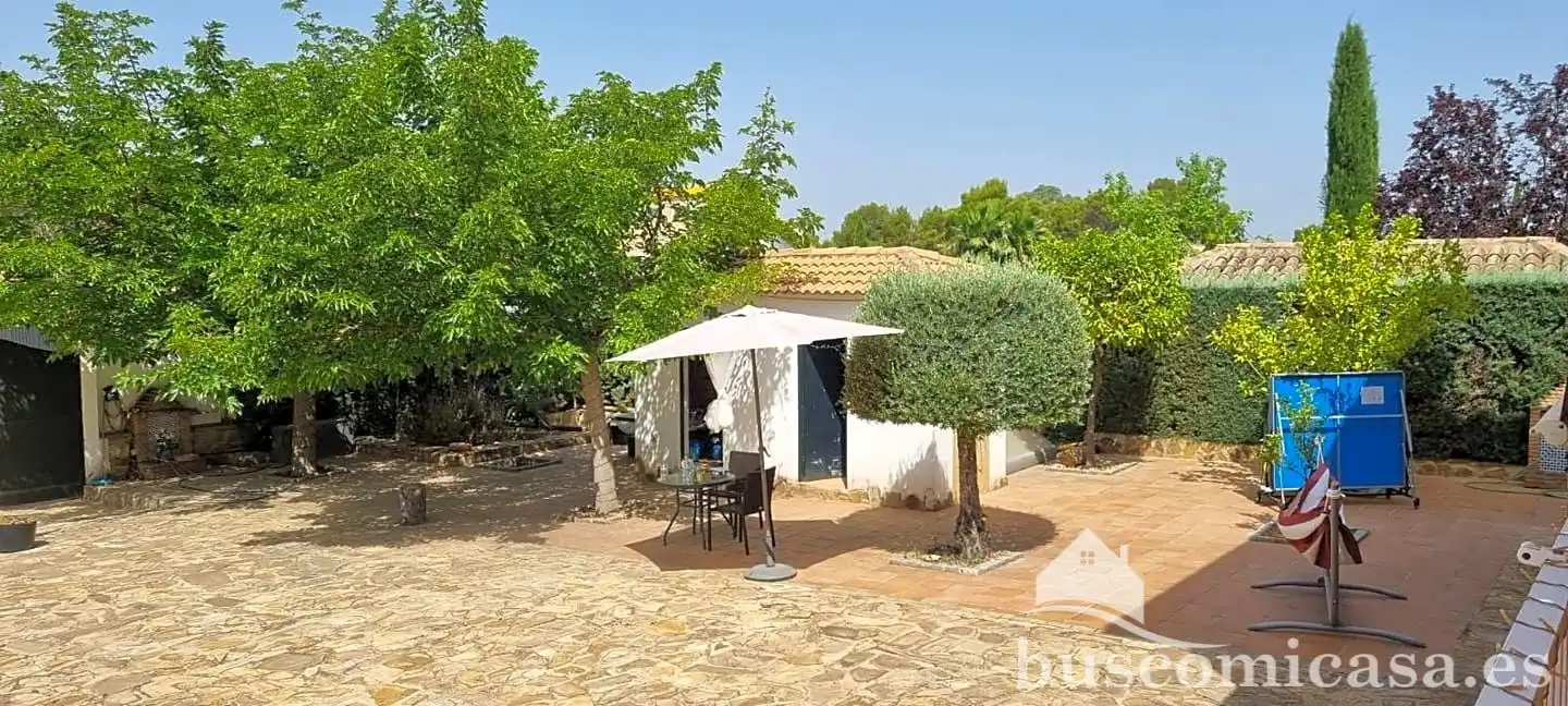Jardín de Casa o chalet en venta en Linares con Aire acondicionado, Calefacción y Jardín privado