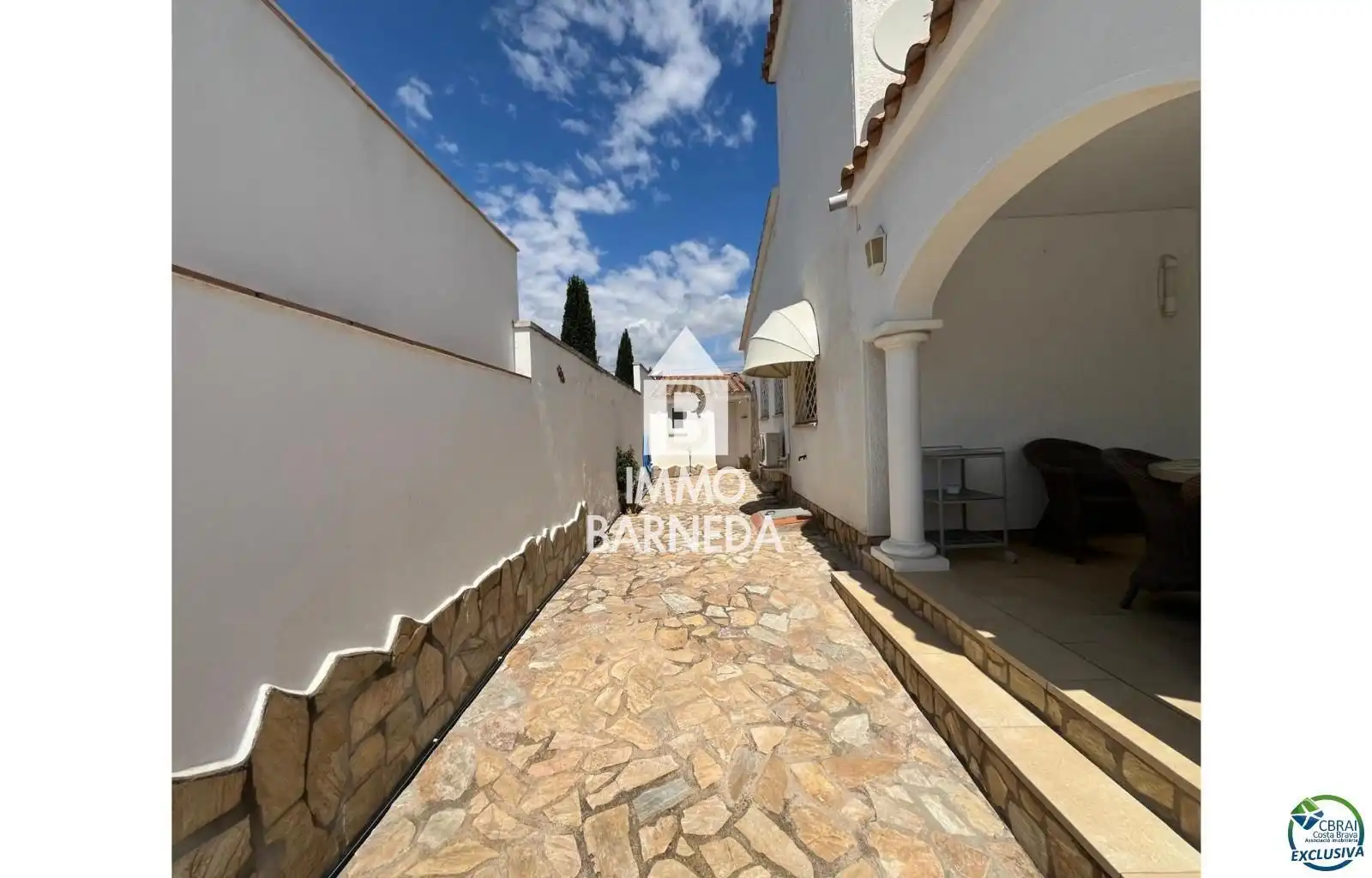 Vista exterior de Casa o xalet en venda en Empuriabrava amb Calefacció, Jardí privat i Terrassa