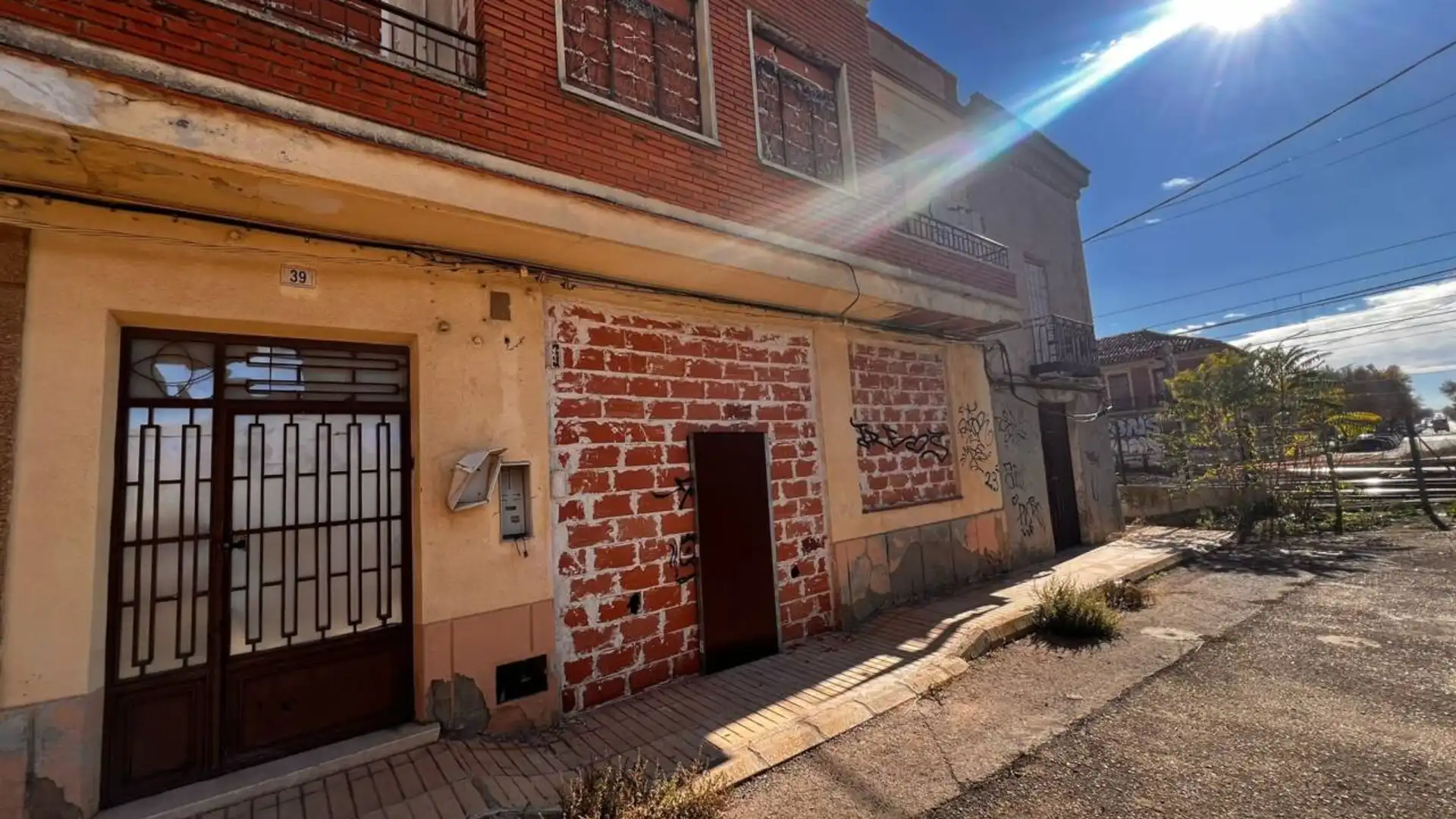 Vista exterior de Local en venta en Villarrobledo