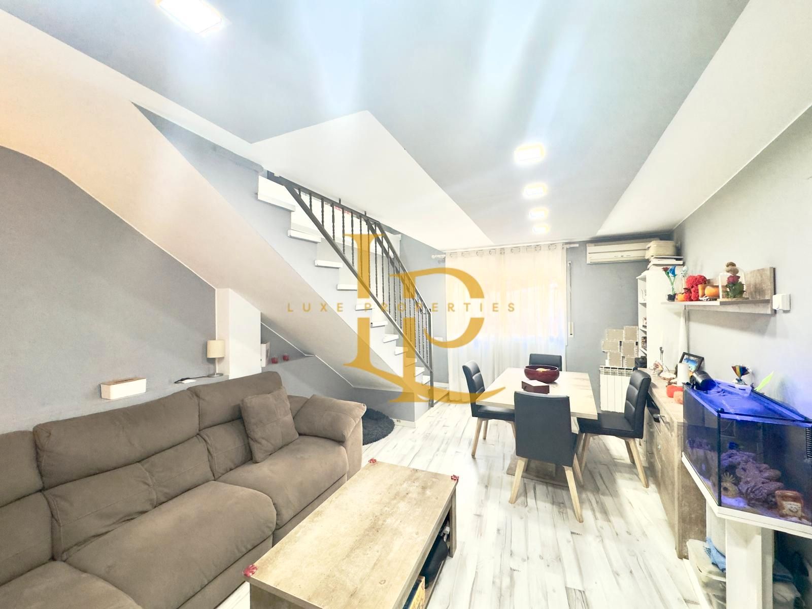 Vista exterior de Dúplex en venda en Rubí amb Aire condicionat, Calefacció i Parquet