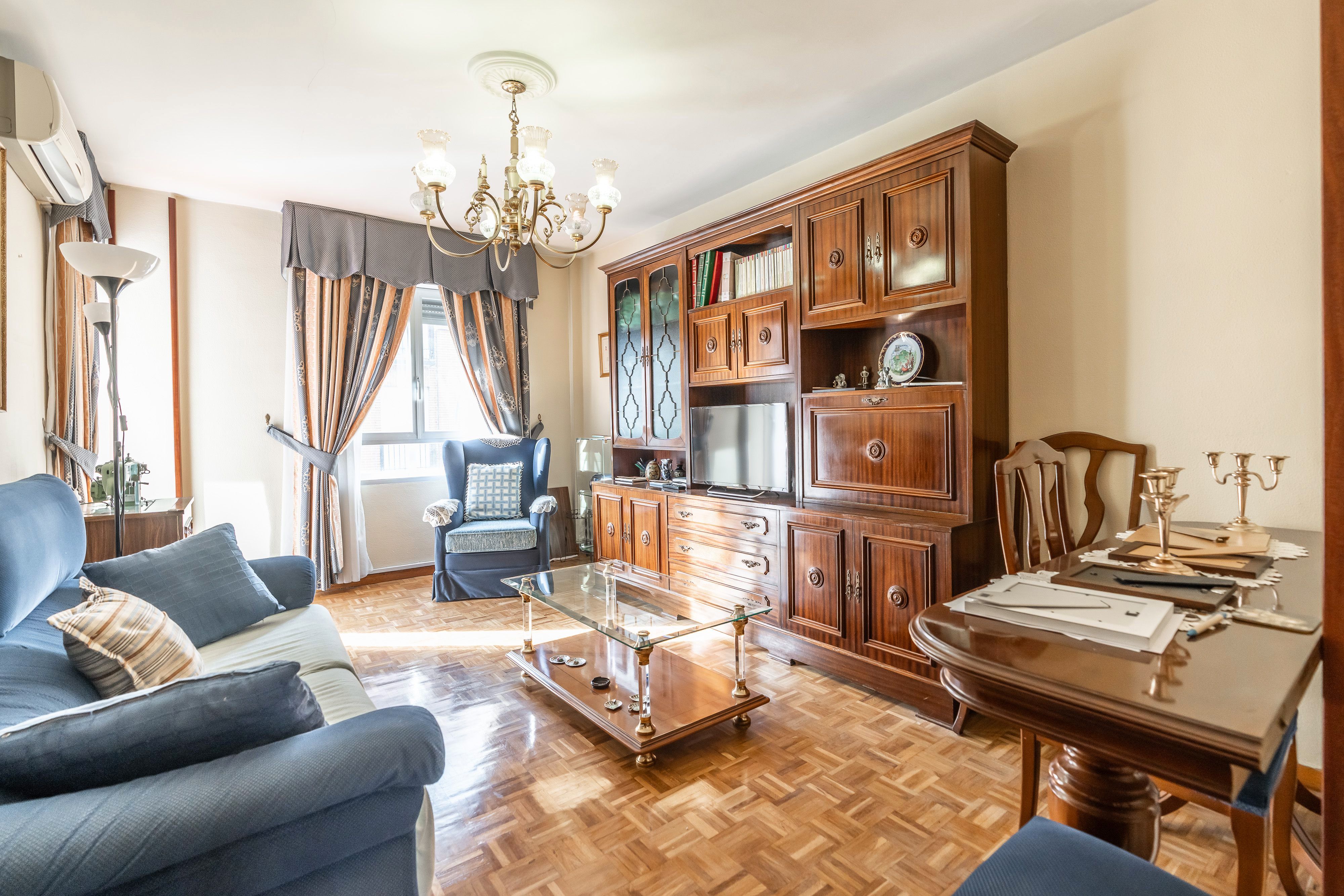 Sala d'estar de Pis en venda en  Madrid Capital amb Aire condicionat, Calefacció i Terrassa