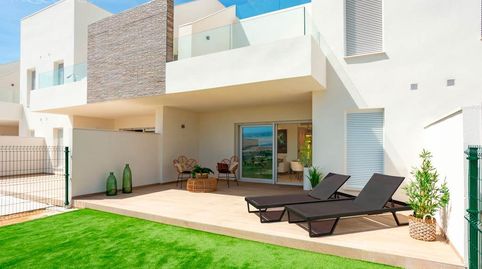 Apartamentos en planta baja con 3 dormitorios y jardín privado en La Finca Golf