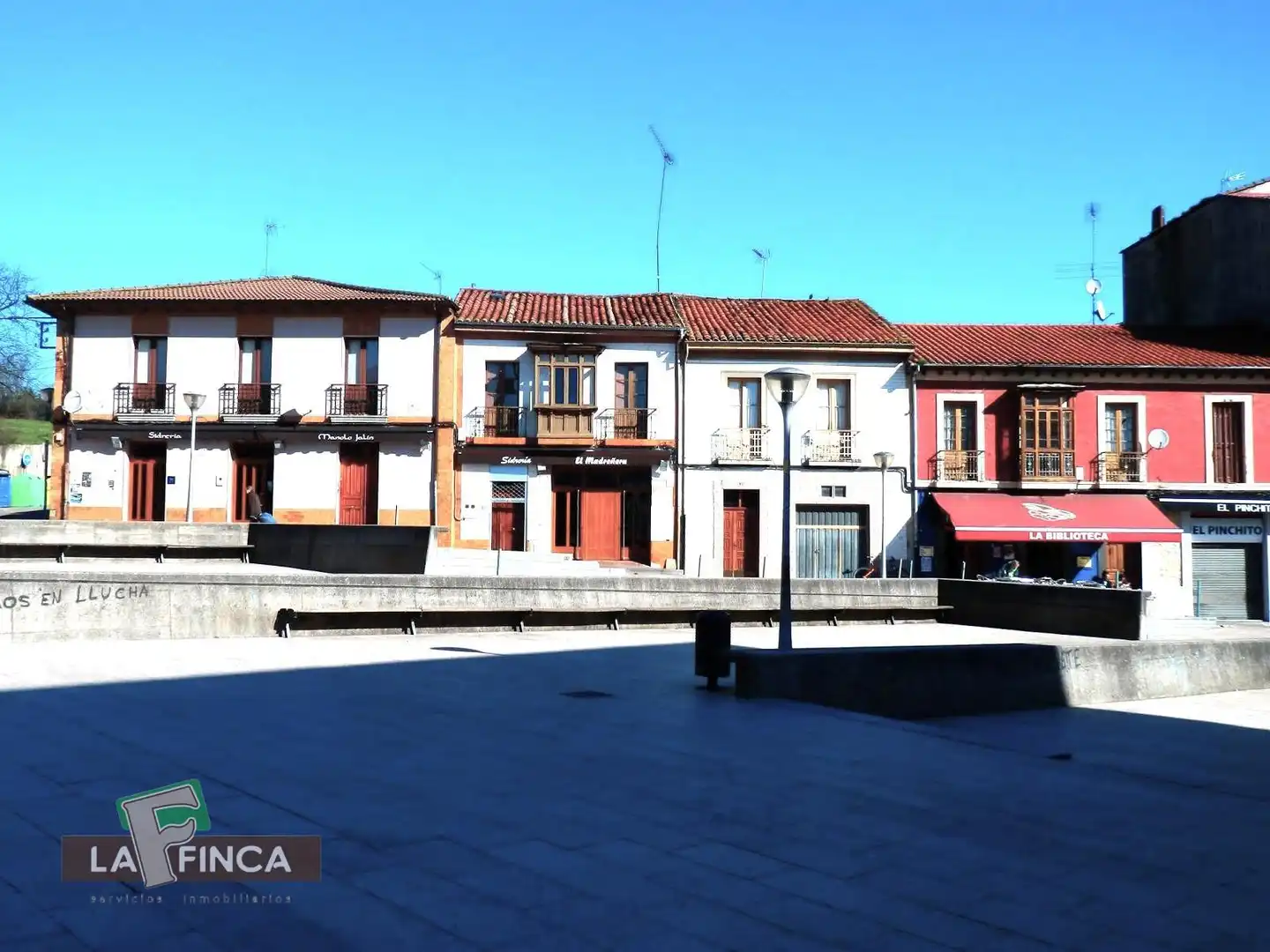 Vista exterior de Casa o xalet en venda en Siero amb Calefacció, Parquet i Terrassa