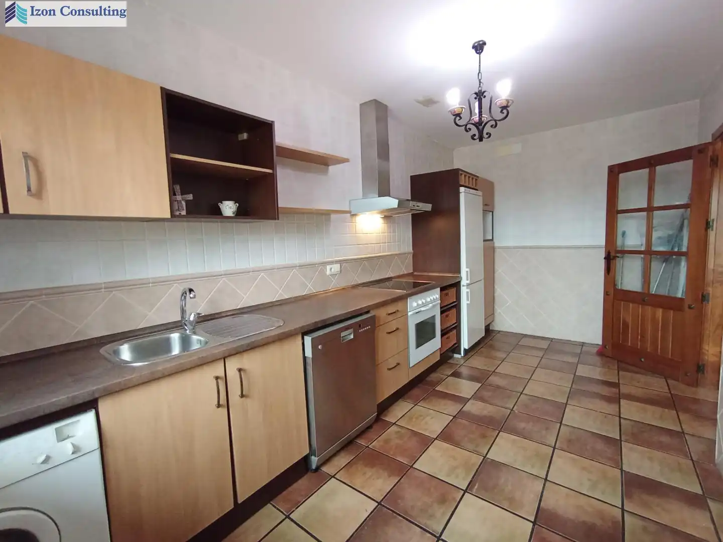 Cocina de Casa o chalet en venta en Robledo con Aire acondicionado, Calefacción y Jardín privado