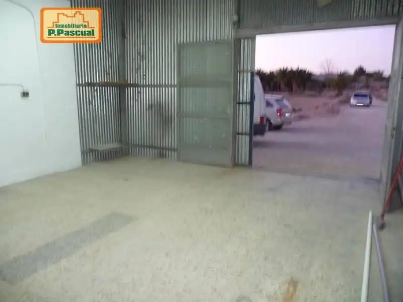 Parkplatz von Fabrikhallen zur Miete in Elche / Elx