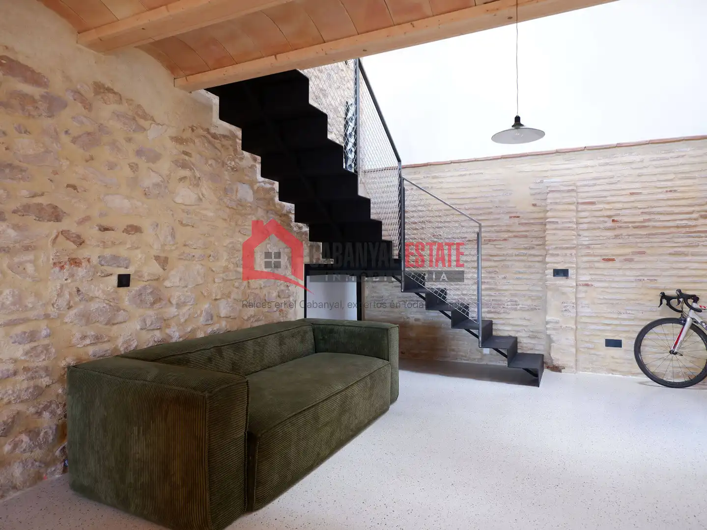 Houses for sale in Valencia  with Air Conditioner and Heating