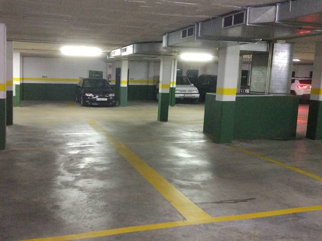 Garaje en Alquiler en Carrer Josep Maria de Sagarra, 25 en Font Verda