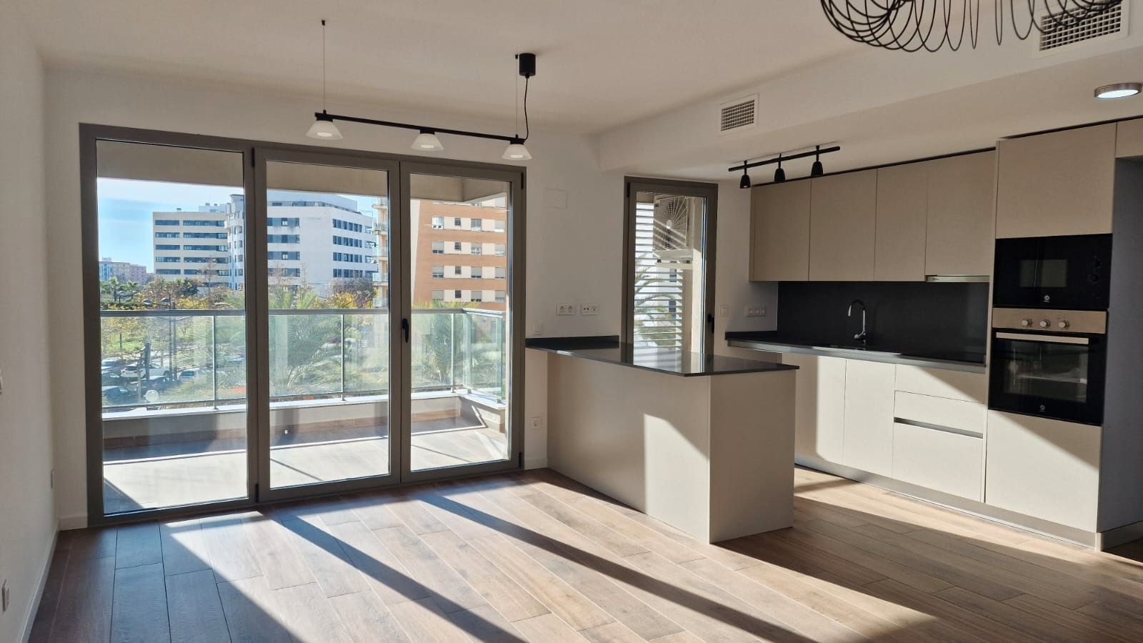 Kitchen of Flat to rent in  Valencia Capital  with Air Conditioner, Heating and Private garden