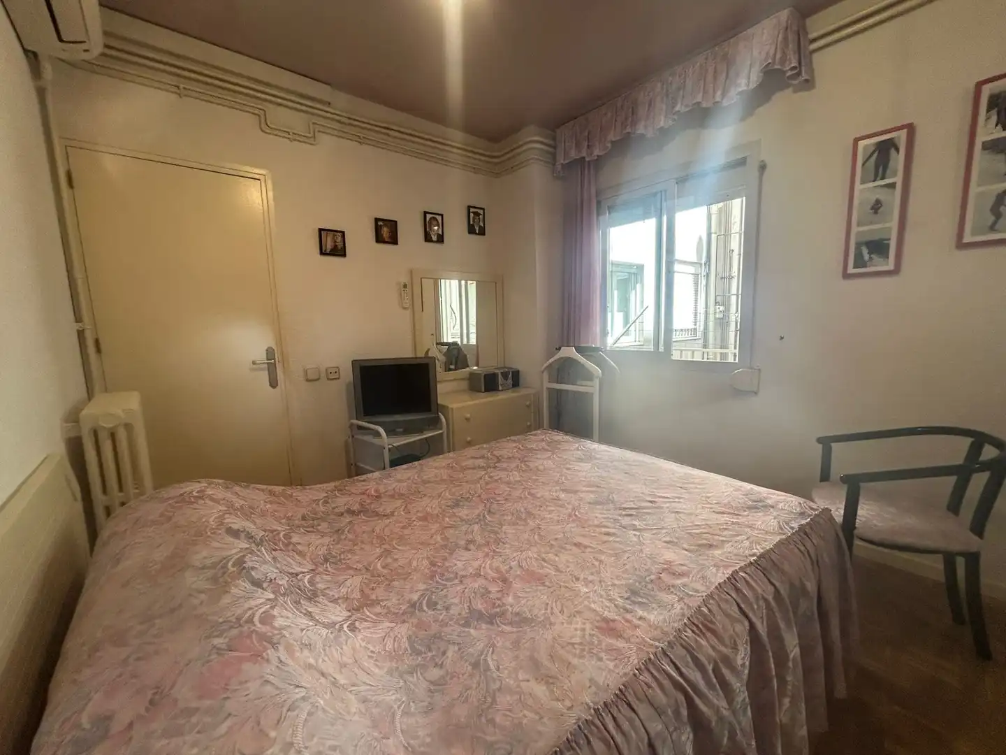 Schlafzimmer von Wohnung zum Verkauf in Barcelona mit Klimaanlage, Heizung und Möbliert