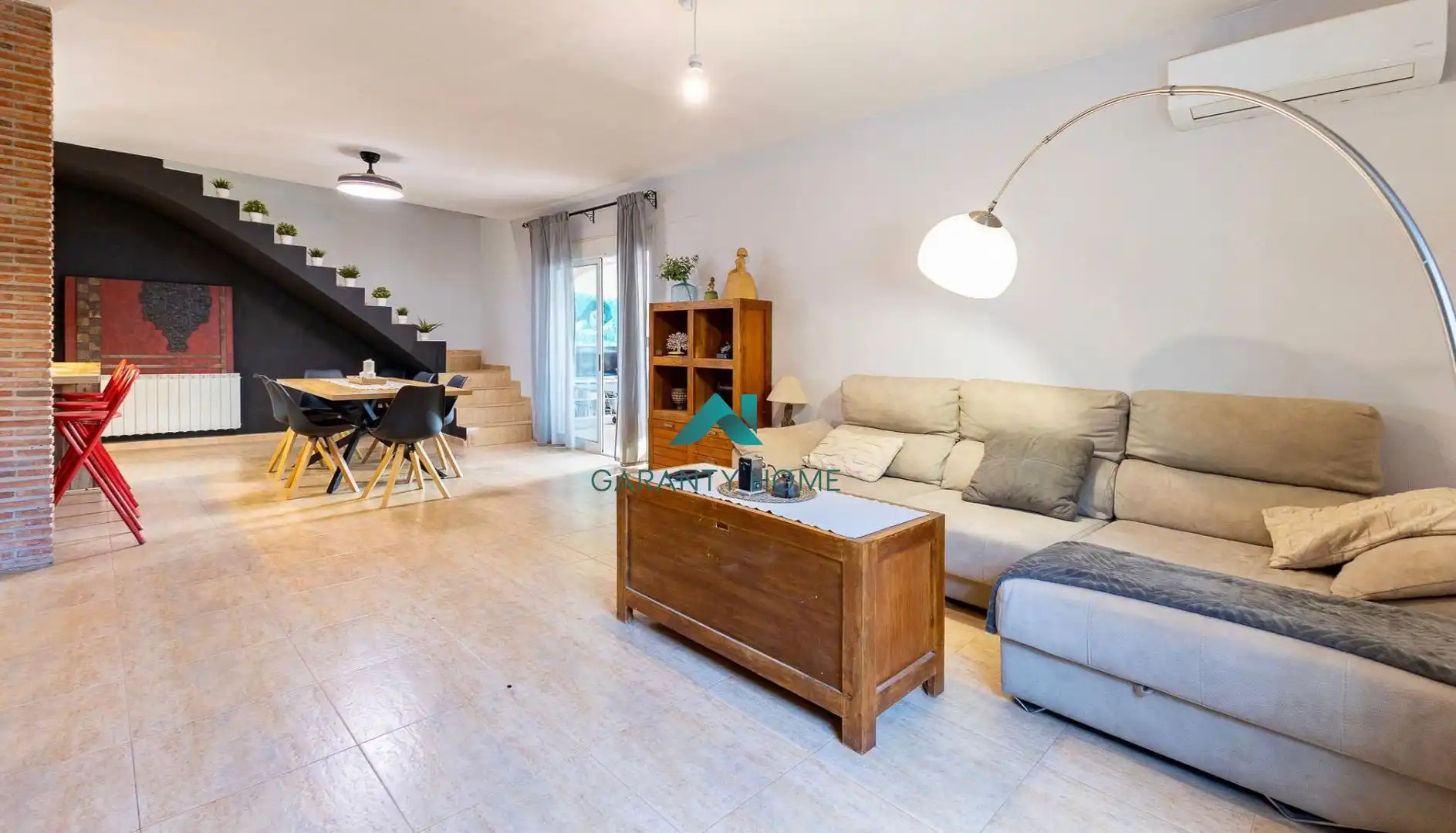 Sala d'estar de Casa o xalet en venda en Serra amb Aire condicionat, Calefacció i Jardí privat
