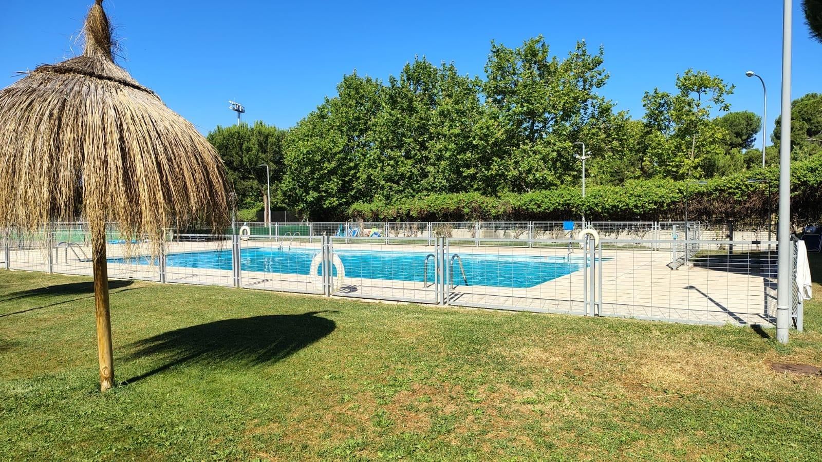 Piscina de Àtic en venda en  Madrid Capital amb Aire condicionat, Calefacció i Jardí privat