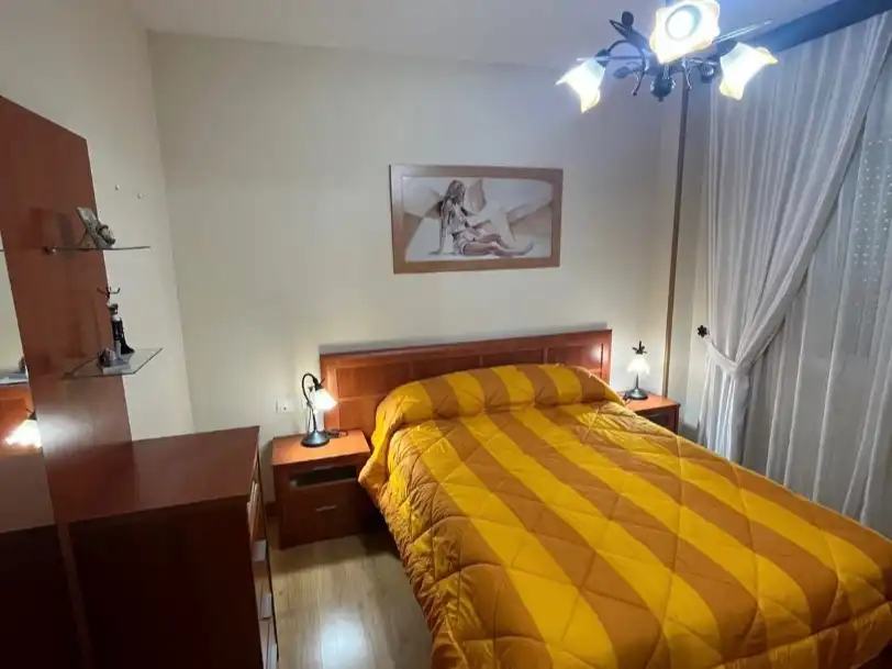 Bedroom of Flat for rent in Baeza  with Air Conditioner, Heating and Parquet flooring