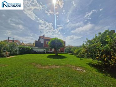House with garden for sale in Calle castillo