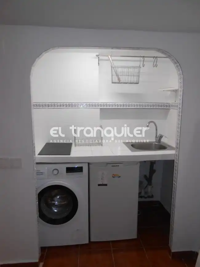 Cocina de Estudio de alquiler en Madrid con Lavadora