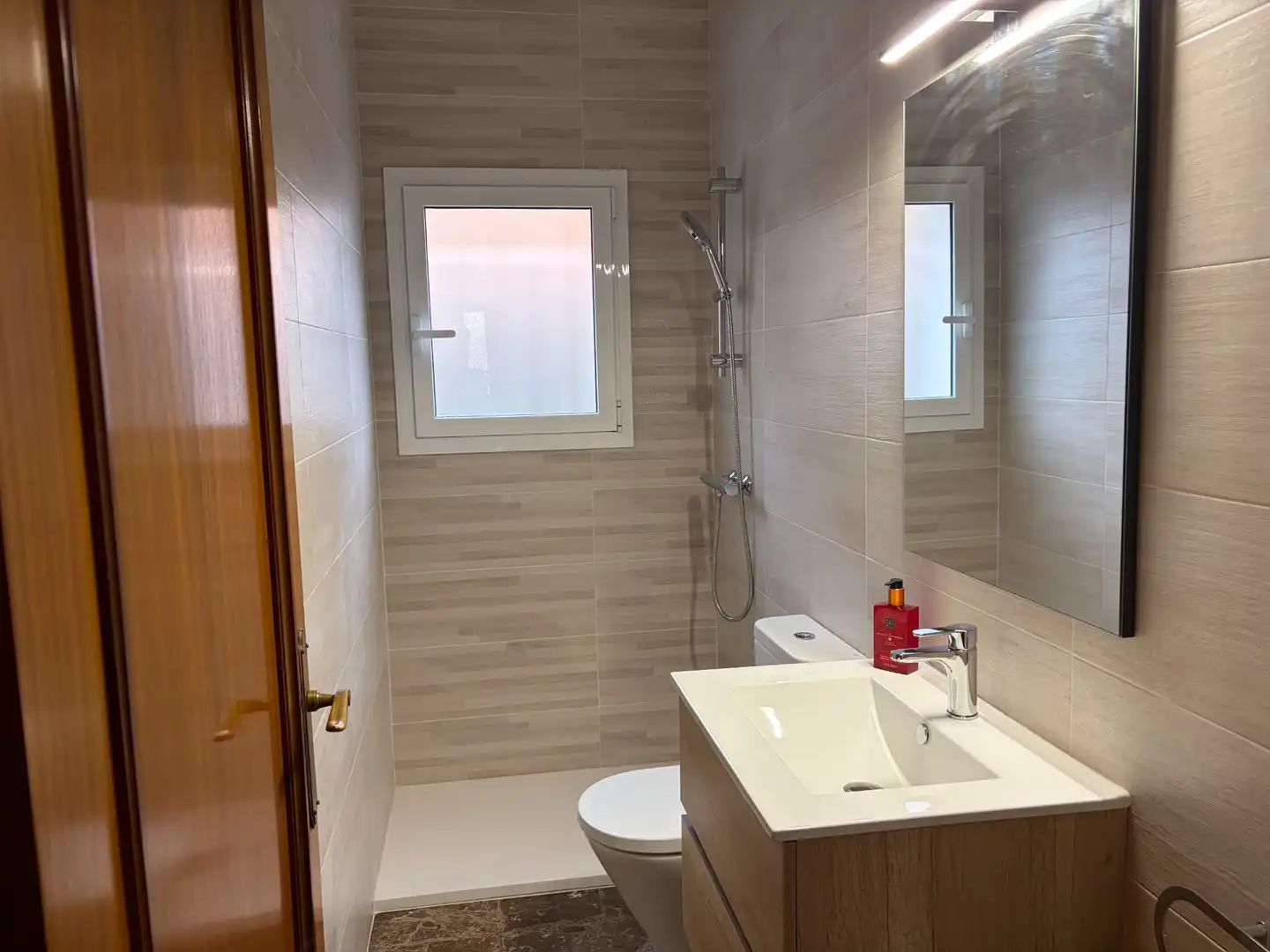 Baño de Casa o chalet en venta en Barberà del Vallès con Aire acondicionado, Calefacción y Jardín privado