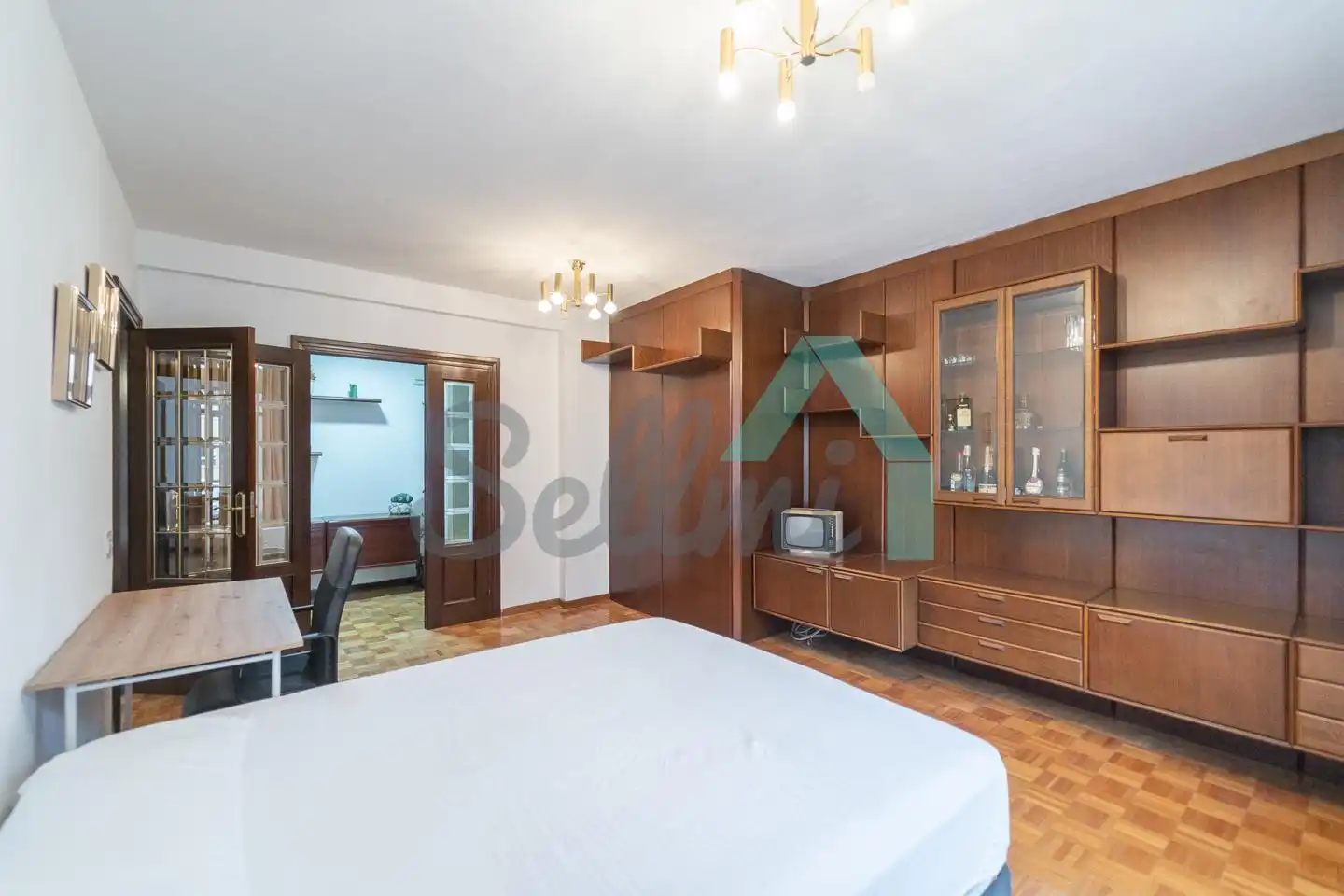 Bedroom of Flat for share in Oviedo   with Heating, Parquet flooring and Furnished