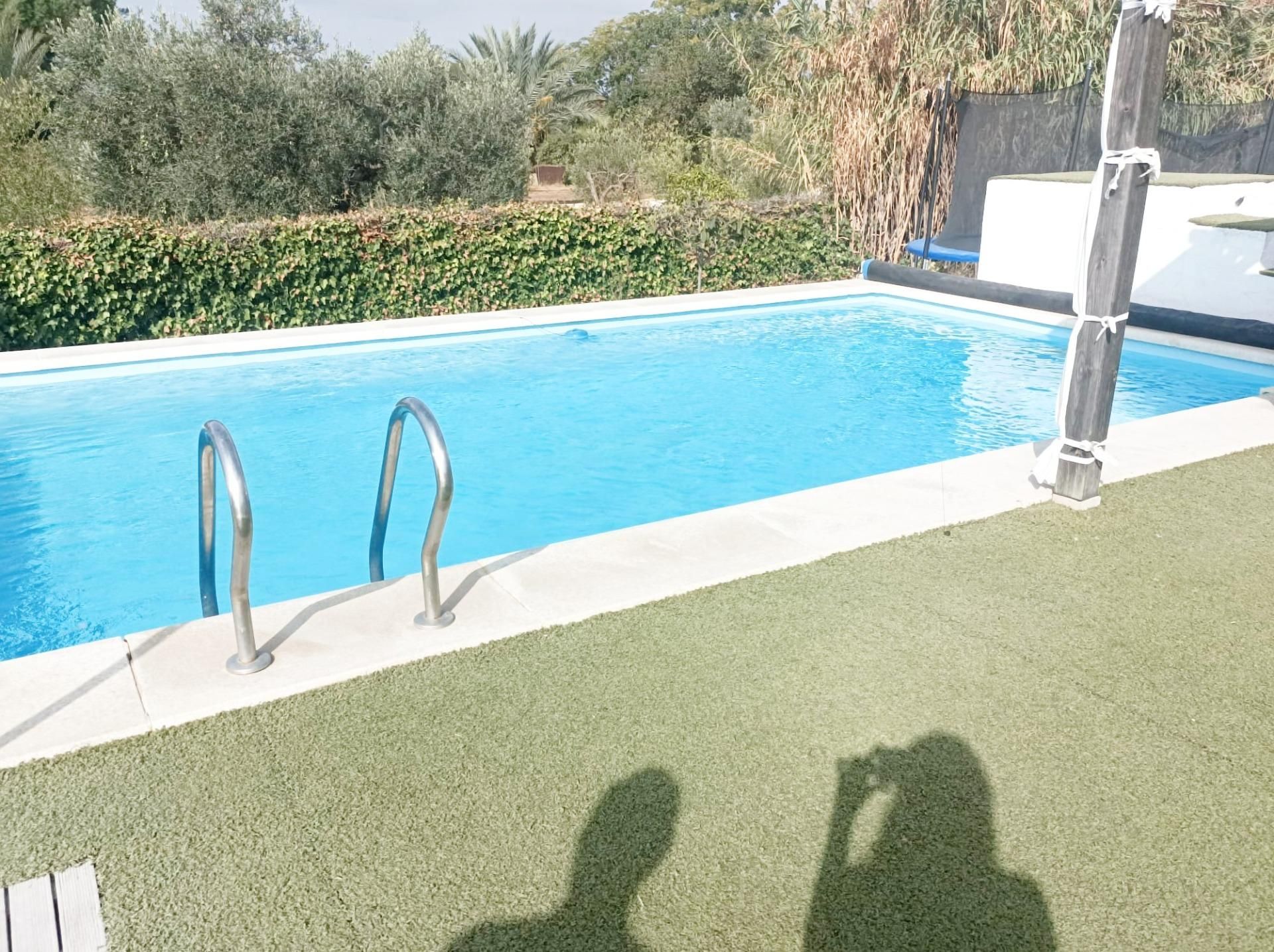Piscina de Casa o xalet en venda en Utrera amb Aire condicionat, Jardí privat i Parquet