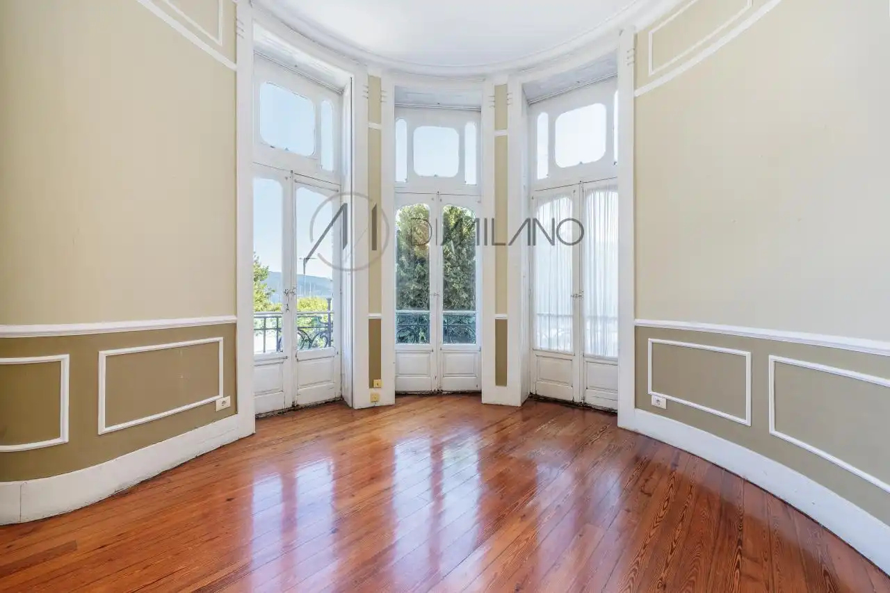 Flat with lift for sale in Montero Ríos, imagen 3