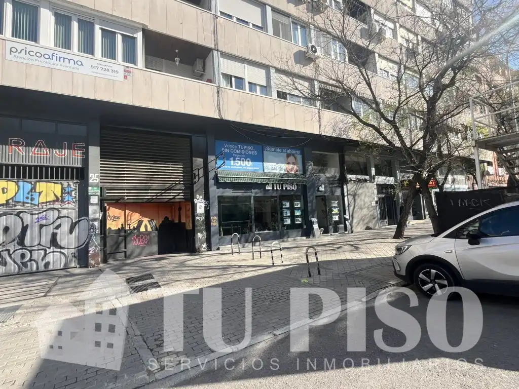 Außenansicht von Garage zum Verkauf in  Madrid Capital