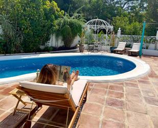 Swimming pool of House or chalet for sale in Marbella  with Air Conditioner, Private garden and Terrace