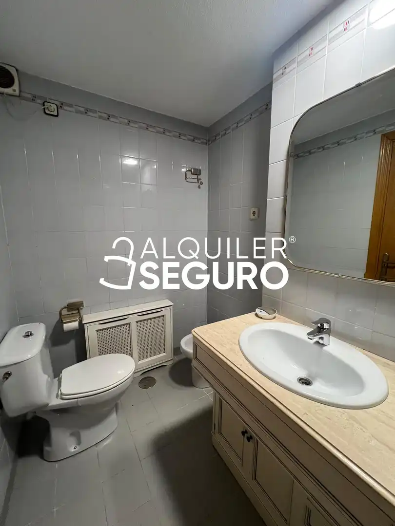 Baño de Piso de alquiler en Fuencarral - El Pardo