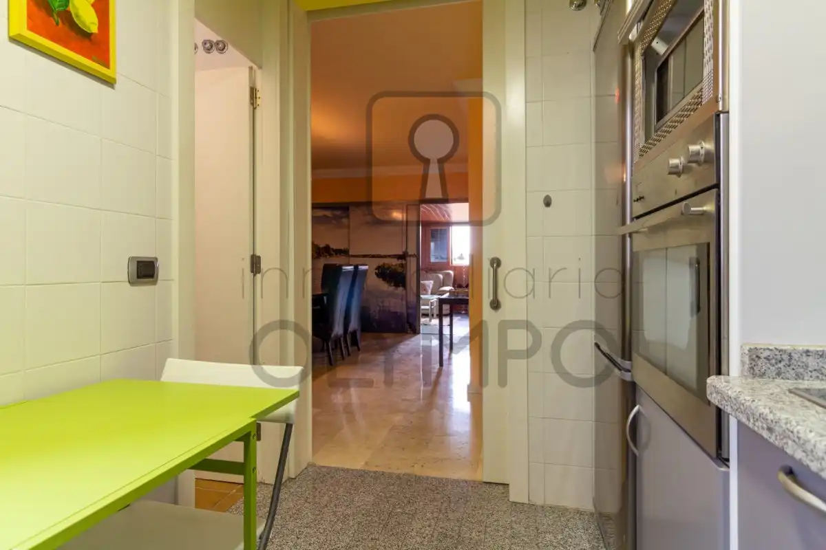 Küche von Dachboden zur Miete in Santa Cruz de Tenerife mit Klimaanlage, Terrasse und Abstellraum