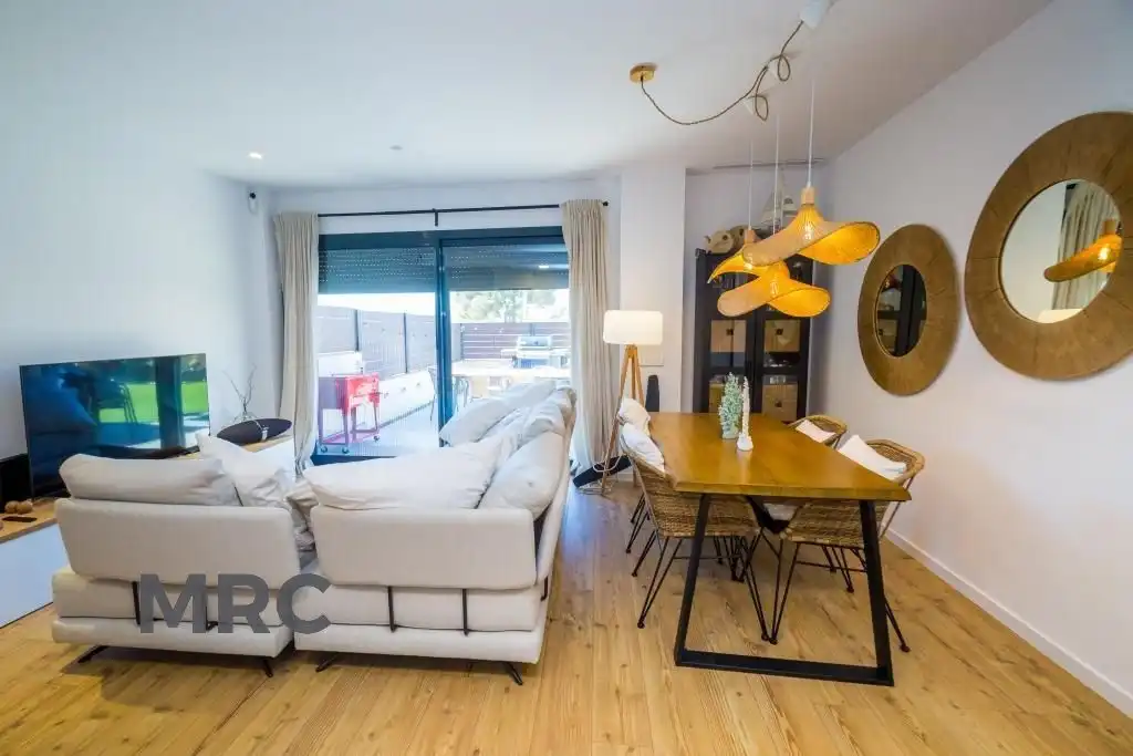 Sala de estar de Piso en venta en Calonge i Sant Antoni con Calefacción, Parquet y Terraza