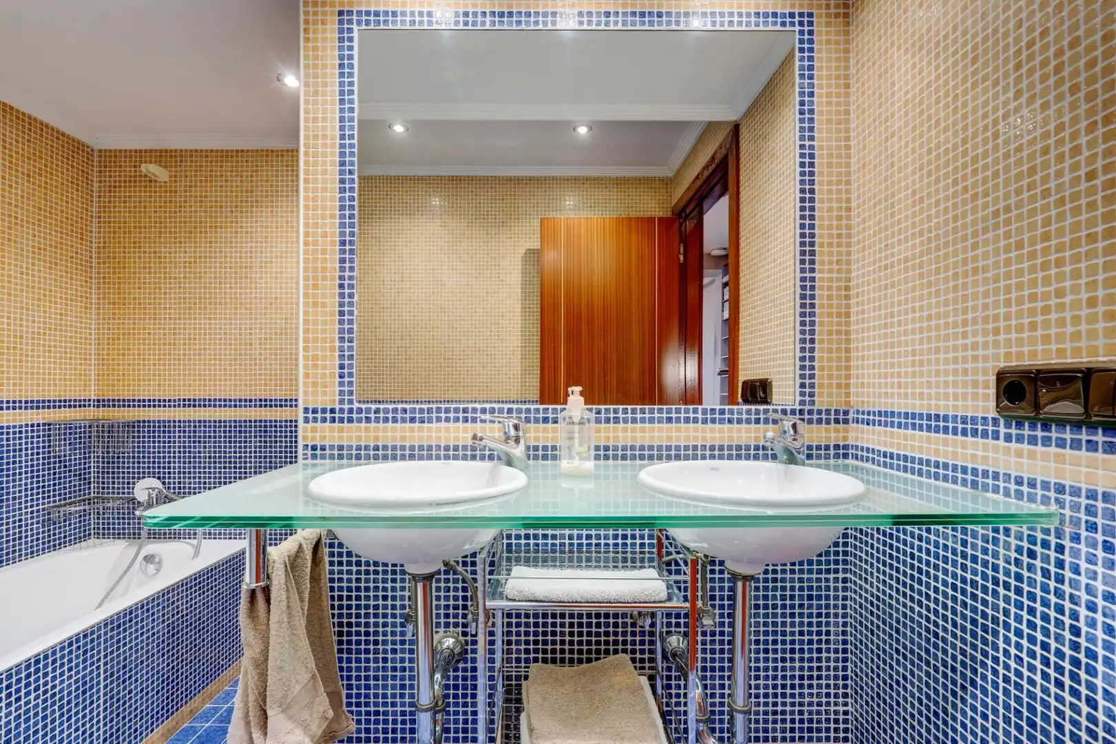 Baño de Piso en venta en Donostia - San Sebastián  con Calefacción, Trastero y Amueblado