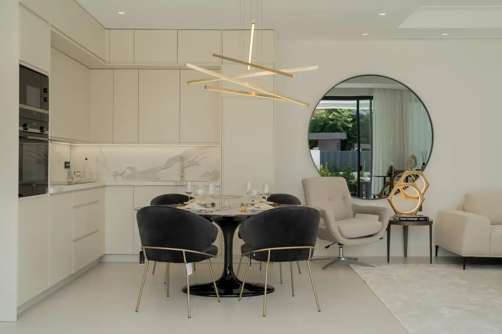 Comedor de Casa o chalet en venta en Marbella con Aire acondicionado, Calefacción y Jardín privado